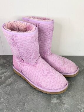 Woman’s Classic UGG Short Kimono Orchid purple size 6 suede